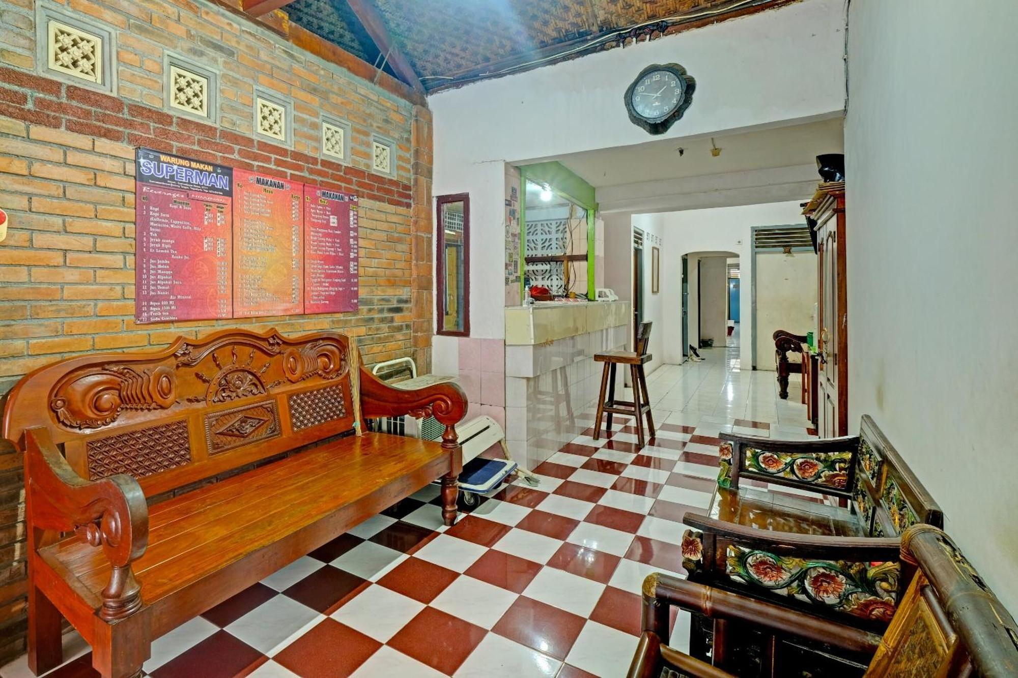 Spot On 91915 Homestay Superman Джокьякарта Экстерьер фото