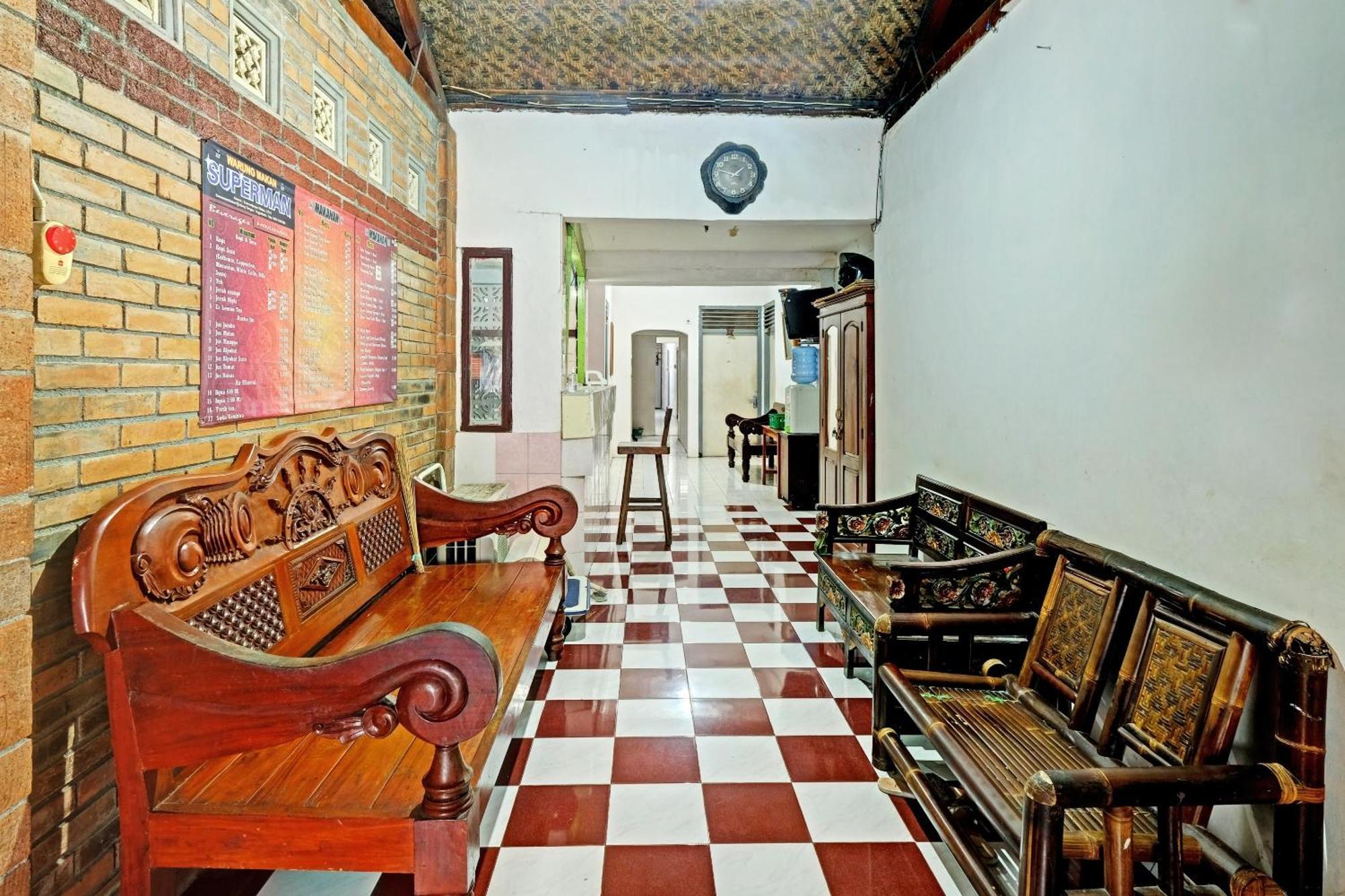 Spot On 91915 Homestay Superman Джокьякарта Экстерьер фото