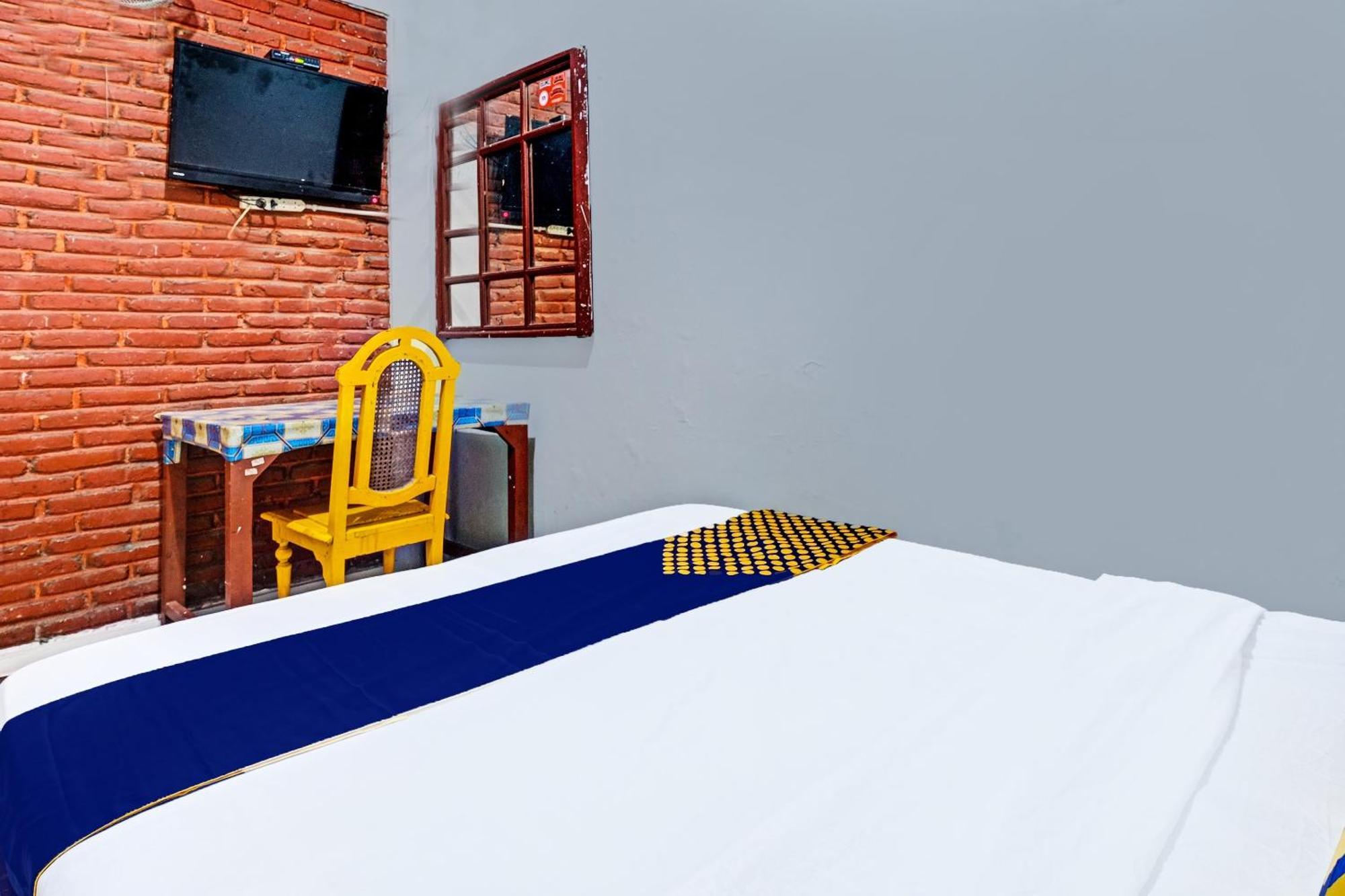 Spot On 91915 Homestay Superman Джокьякарта Экстерьер фото